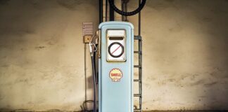 Czy benzyna smaruje silnik?