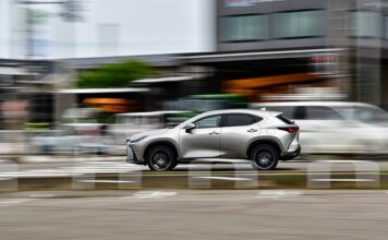 Ile pali Lexus RX 350?