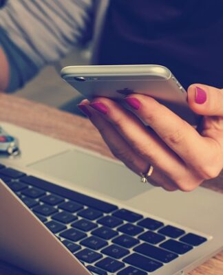 Czy można ładować telefon ładowarka do laptopa?