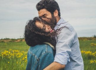 Jak śledzić telefon męża bez jego wiedzy?